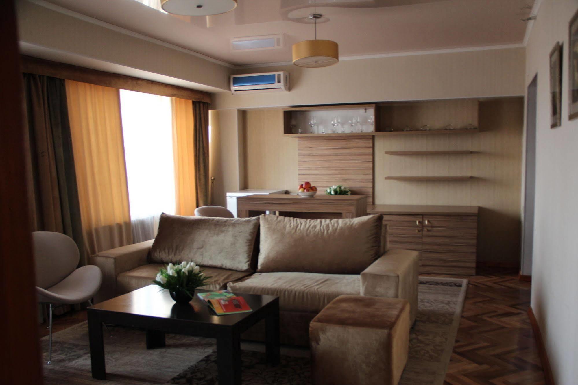 Hotel Dostuk Bişkek Dış mekan fotoğraf